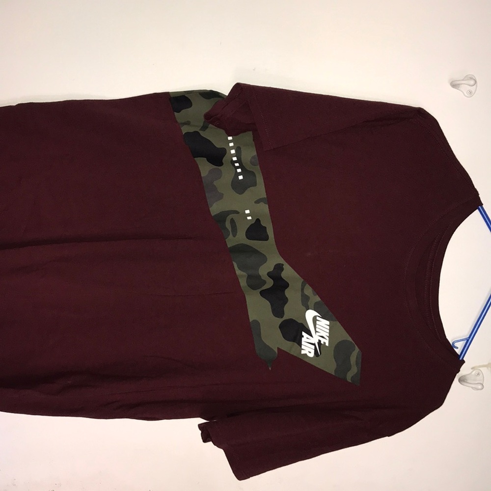 Bergundy Nike t-shirt